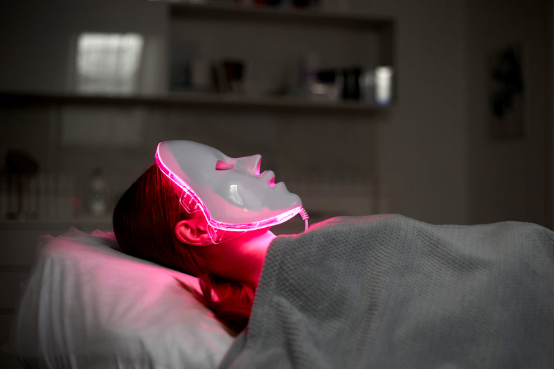 Red Light Therapy: Benefits and Applications in Beauty and Wellness