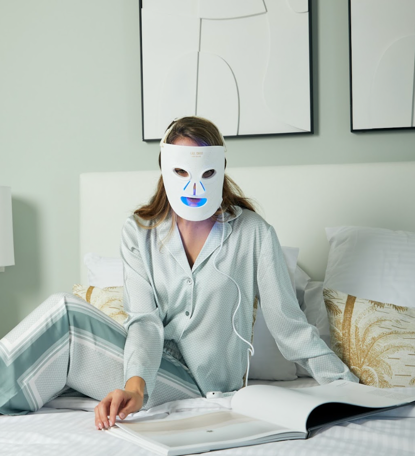 LED LIGHT THERAPY SKINCARE MASK